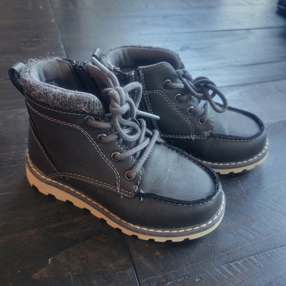 Cyrus Kids Black and Gray Lace-Up Boots